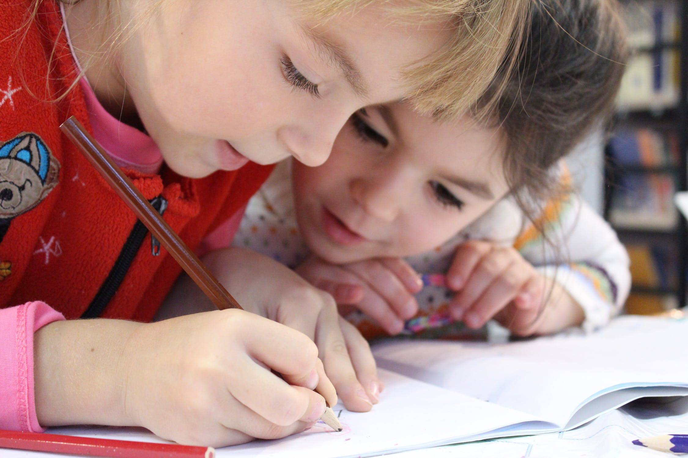 Activiteit kleuren met kinderen